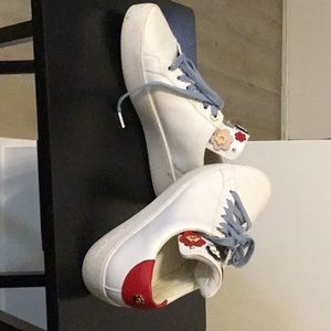 Dress up Micheal Kors sneakers